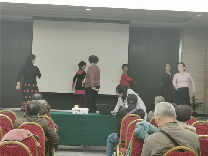 綿陽(yáng)中旅假日旅行社舉行新疆南疆專(zhuān)列(漠河專(zhuān)列)華陽(yáng)避暑線(xiàn)路推薦會(huì)暨客戶(hù)答謝會(huì)