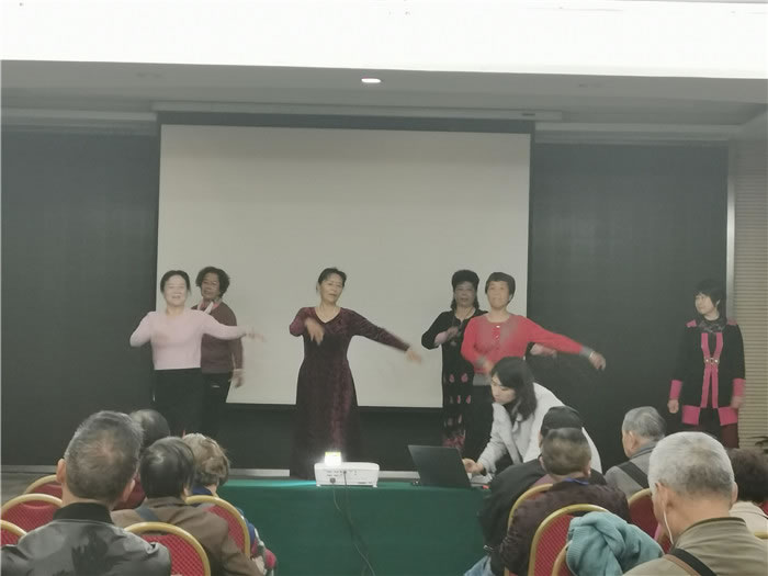 綿陽(yáng)中旅假日旅行社舉行新疆南疆專(zhuān)列(漠河專(zhuān)列)華陽(yáng)避暑線(xiàn)路推薦會(huì)暨客戶(hù)答謝會(huì)