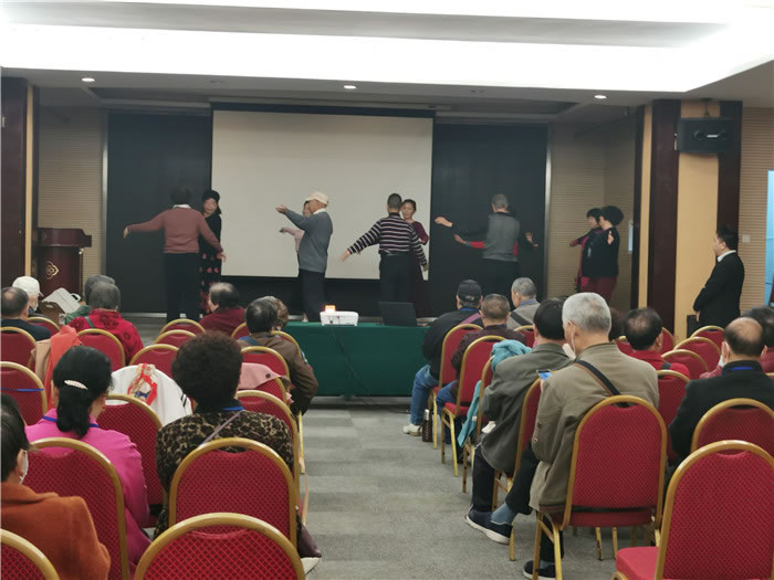 綿陽(yáng)中旅假日旅行社舉行新疆南疆專(zhuān)列(漠河專(zhuān)列)華陽(yáng)避暑線(xiàn)路推薦會(huì)暨客戶(hù)答謝會(huì)